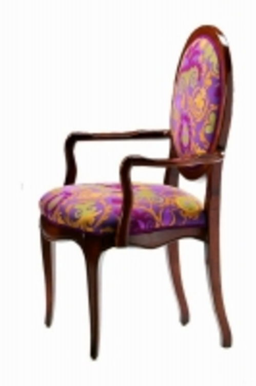 C扶手椅 餐廳家具中的優(yōu)雅與實(shí)用之選